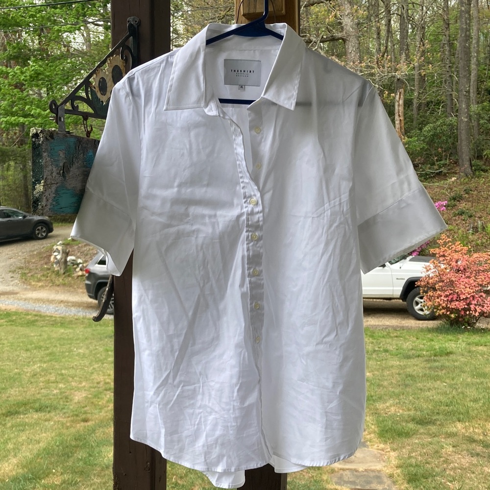 The Shirt by Rochelle Behrens White Short-Sleeve Button-Down Shirt